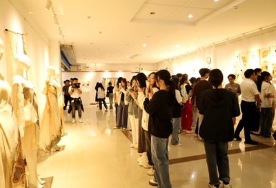 尋根千年 文化重綻 江西夏布文創作品巡展走進江西工業貿易職業技術學院